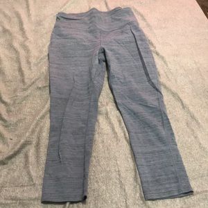 Athletic calf length leggings